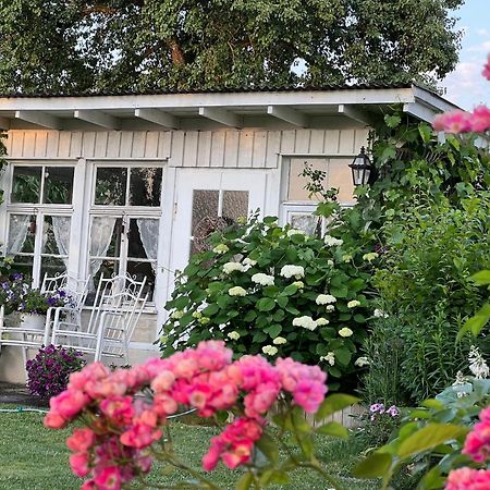 Cafe Canape, Wohlfuehlen Im Schoenen Hof Zwischen Ravensburg & Bodensee Exterior photo