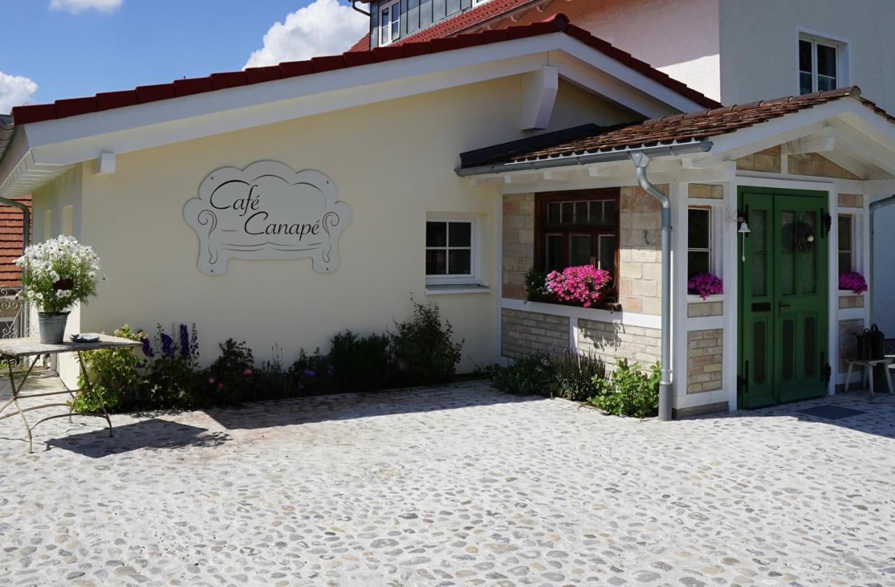 Cafe Canape, Wohlfuehlen Im Schoenen Hof Zwischen Ravensburg & Bodensee Exterior photo